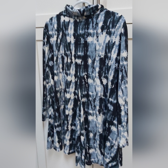 Beautiful tie dye cowl neck tunic - Picture 6 of 6